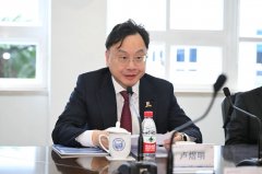 等候取同济大学联袂并进