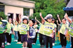 欢什么”往往逐步让位于“什么更实惠”“什么